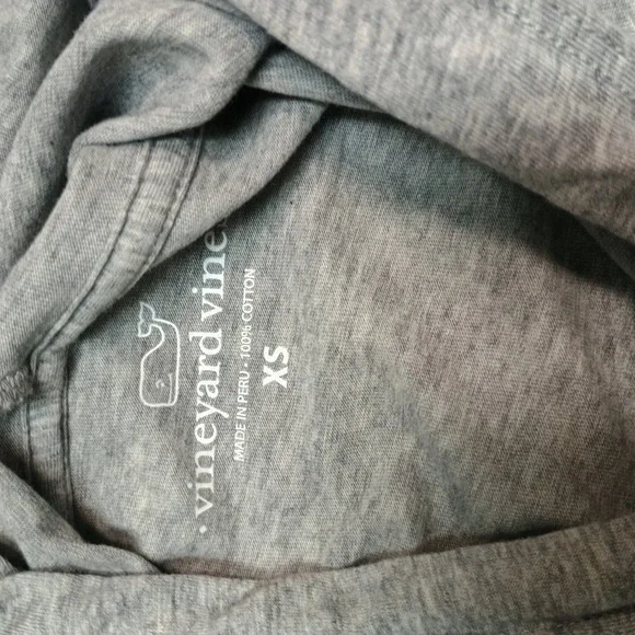 Vineyard Vines Grey Hooded Tshirt Long Sleeve Car Tree Camping Outdoor XS - Picture 4 of 8